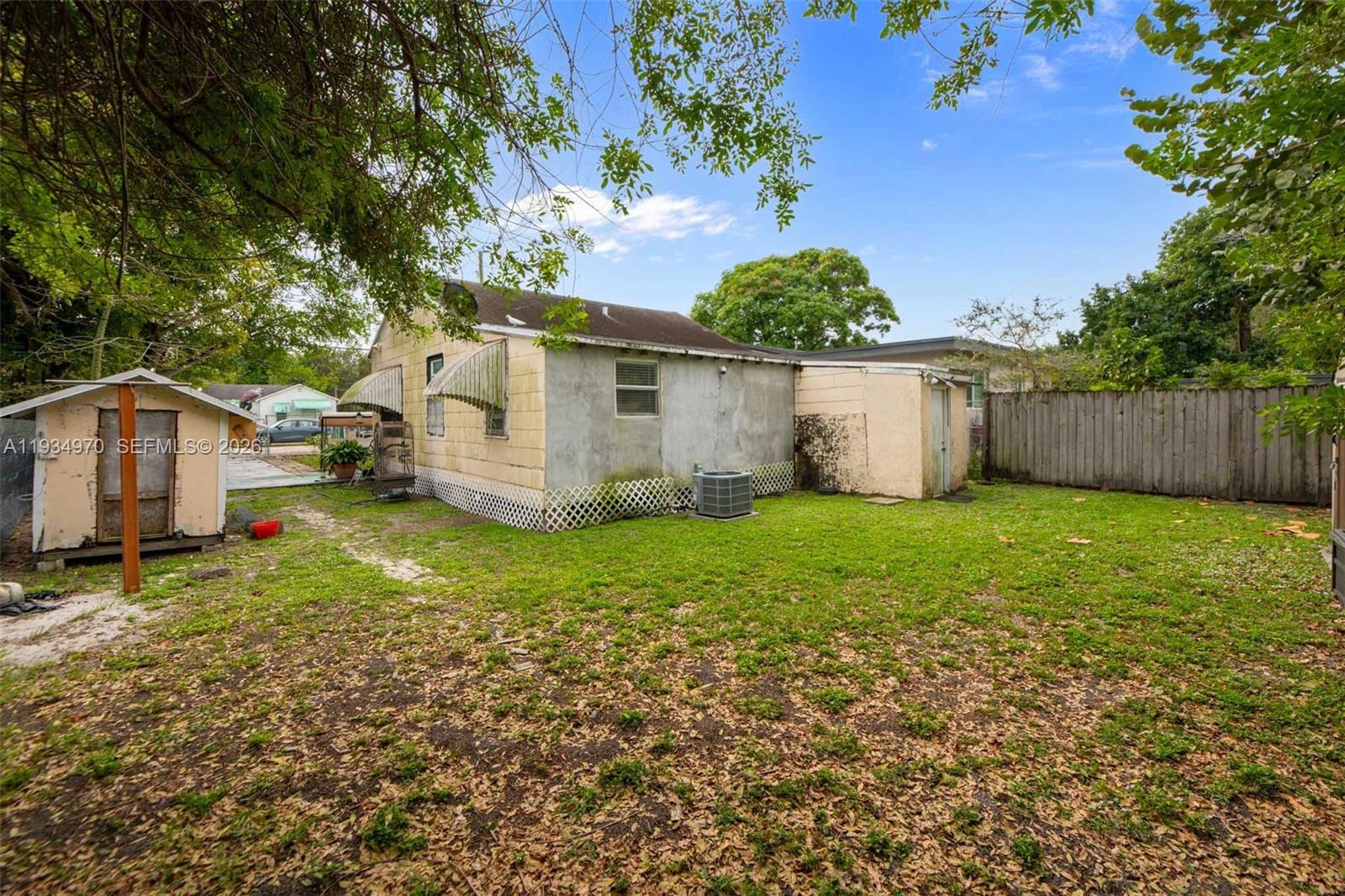 1911 NW 52nd St Miami, FL 33142