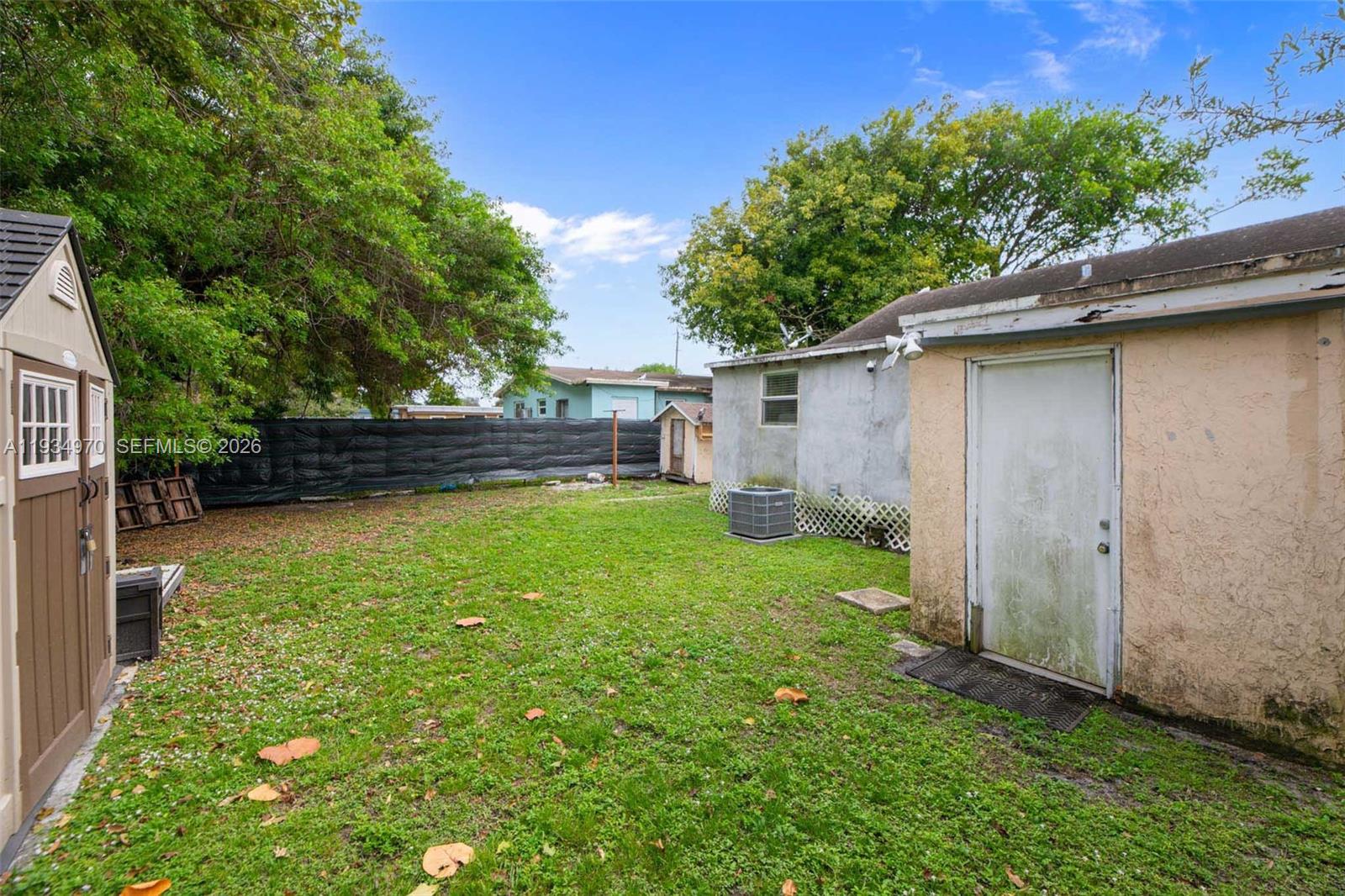 1911 NW 52nd St Miami, FL 33142