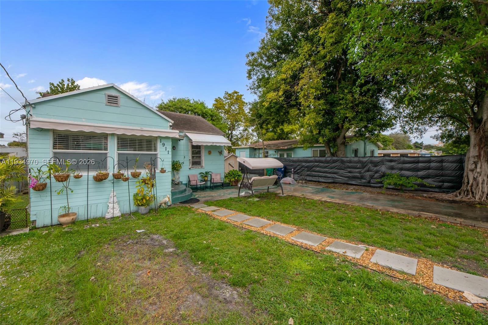 1911 NW 52nd St Miami, FL 33142