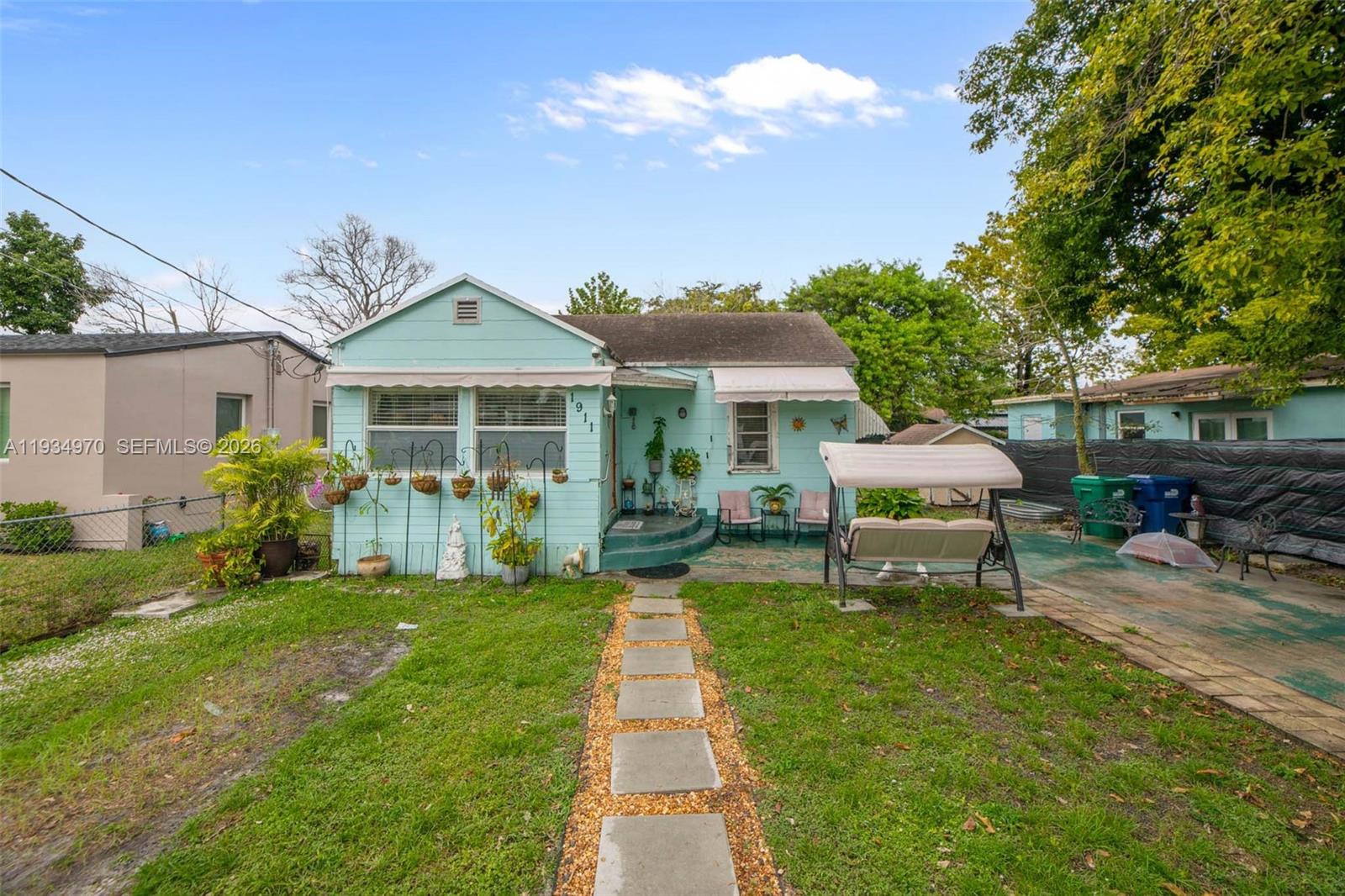 1911 NW 52nd St Miami, FL 33142