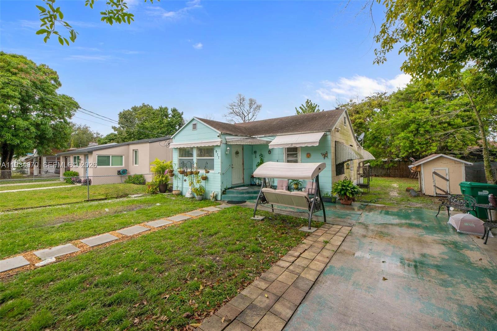 1911 NW 52nd St Miami, FL 33142