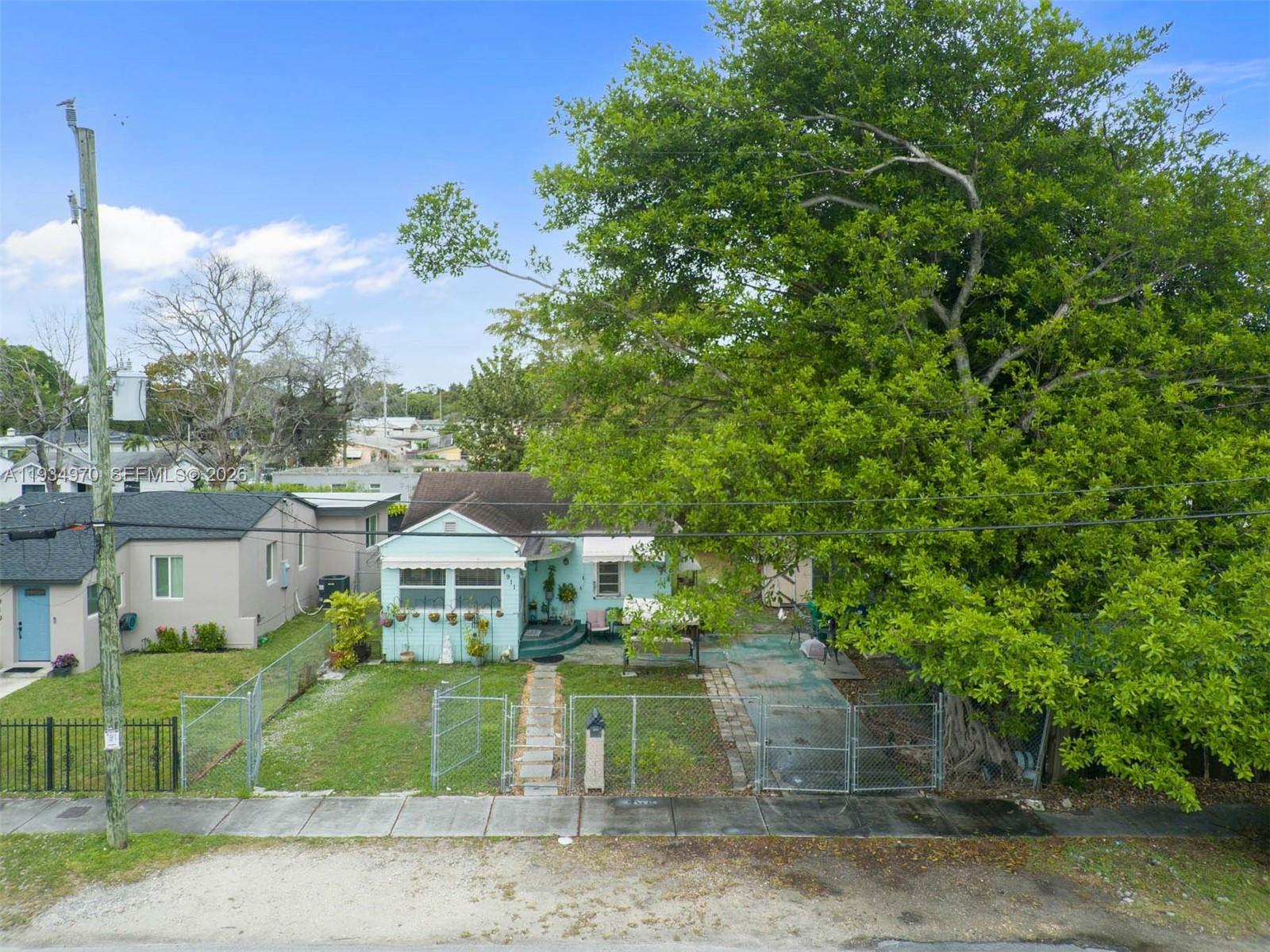 1911 NW 52nd St Miami, FL 33142