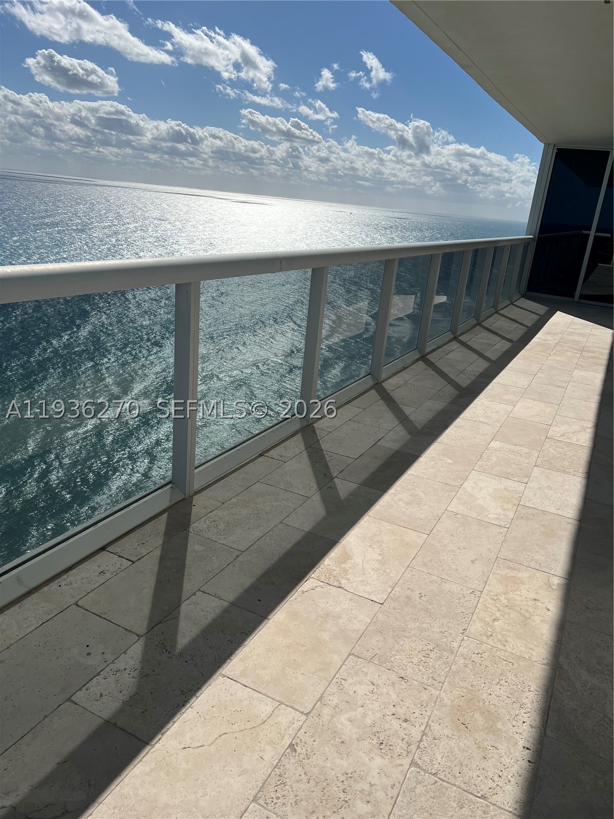 image Beach Club 233