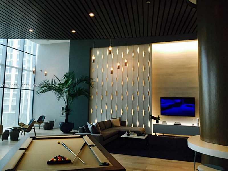 460 NE 28th St #2505