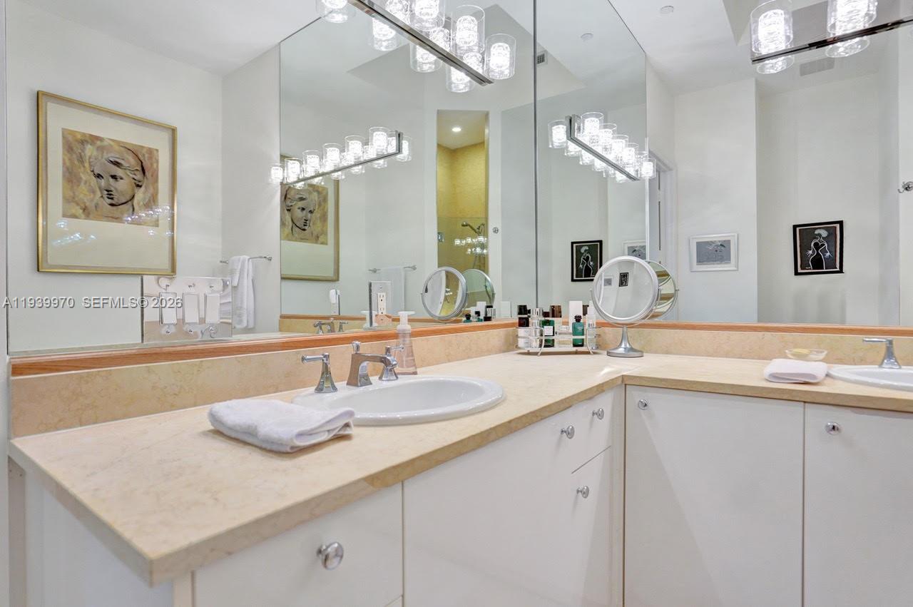 image The Venture at Aventura13