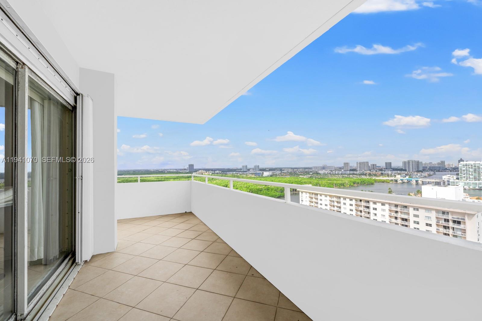 500 Bayview Dr #Ph21 Sunny Isles Beach, FL 33160