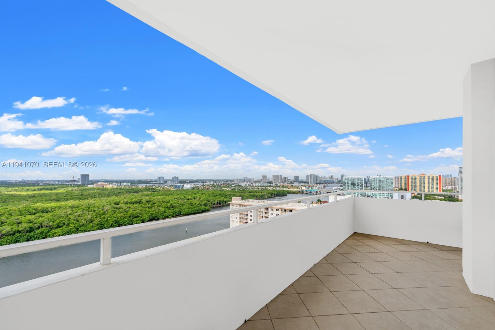 500 Bayview Dr #Ph21 Sunny Isles Beach, FL 33160