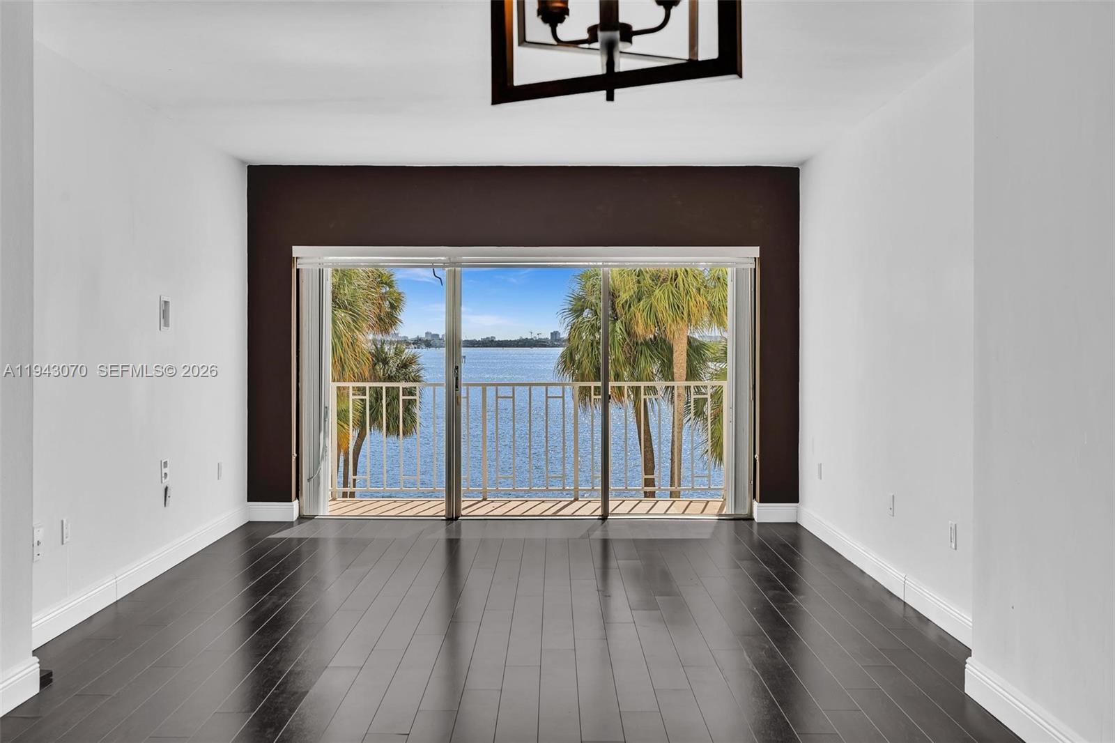 500 Bayview Dr #228 Sunny Isles Beach, FL 33160