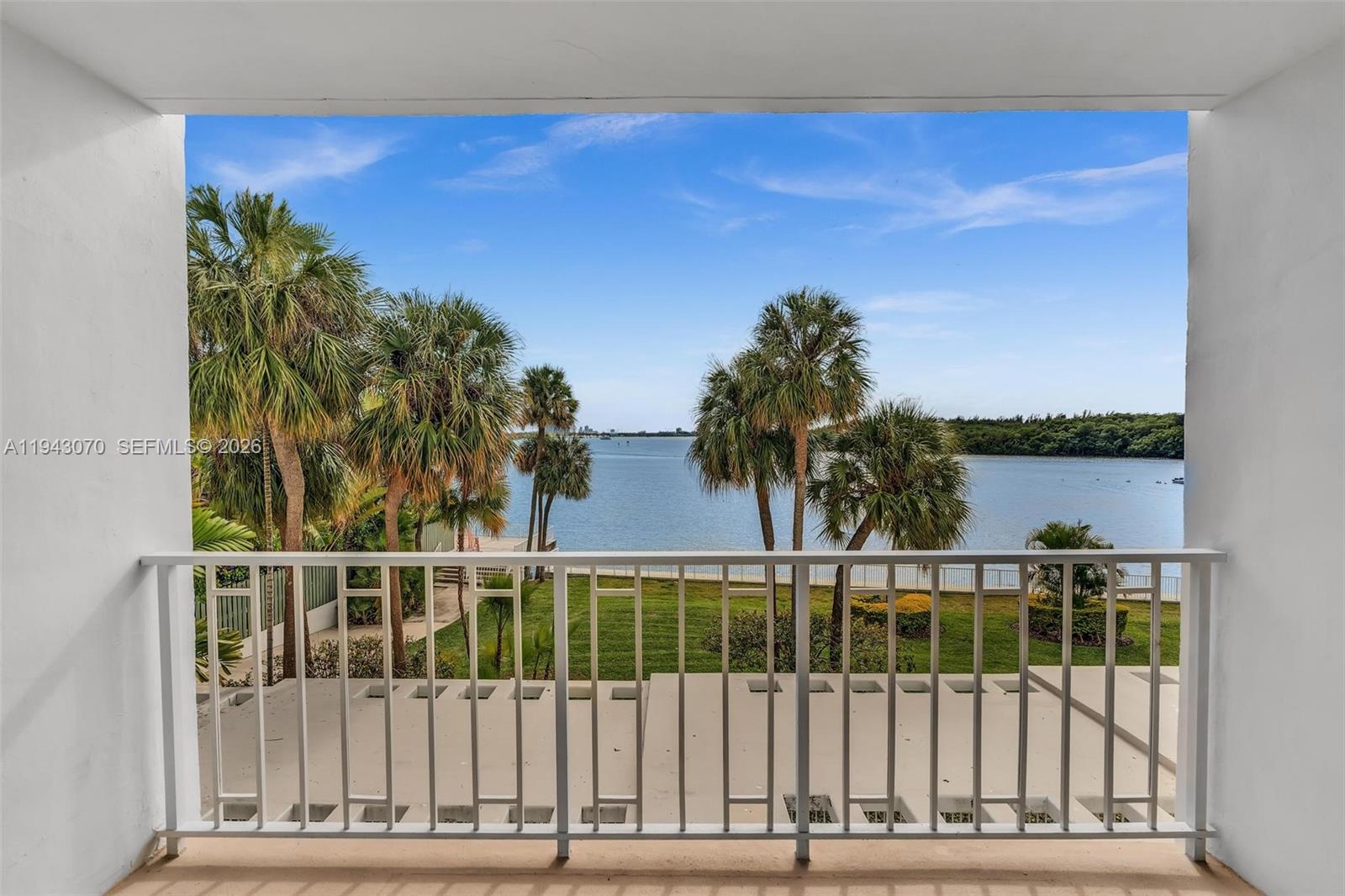 500 Bayview Dr #228 Sunny Isles Beach, FL 33160