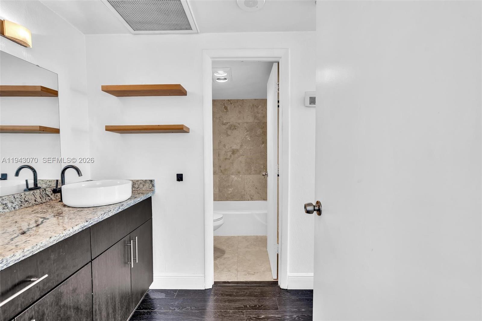 500 Bayview Dr #228 Sunny Isles Beach, FL 33160