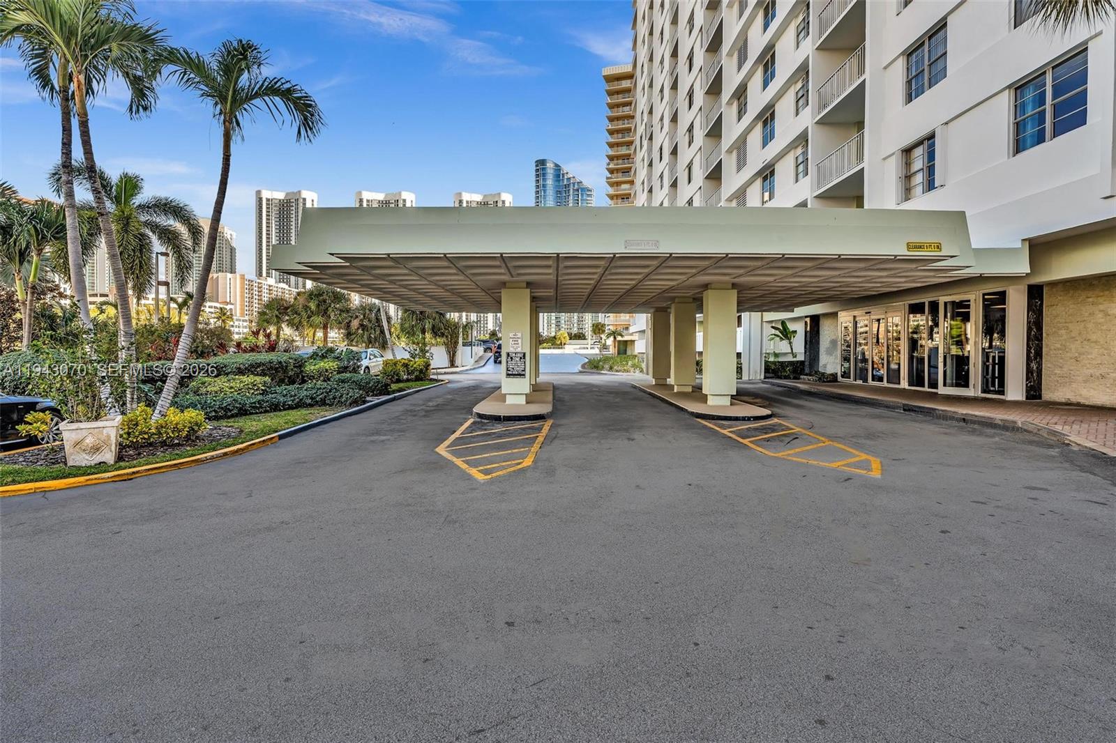 500 Bayview Dr #228 Sunny Isles Beach, FL 33160
