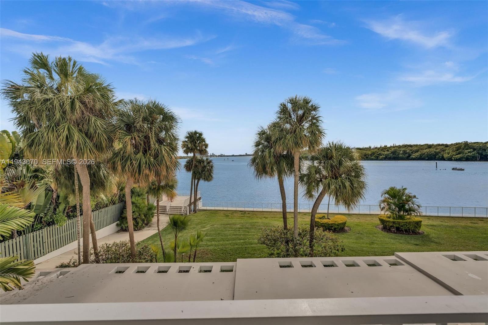 500 Bayview Dr #228 Sunny Isles Beach, FL 33160