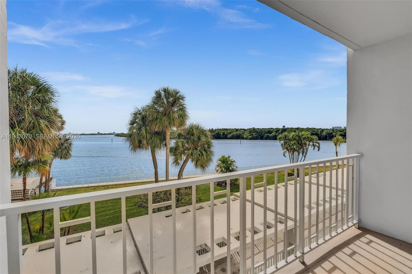 500 Bayview Dr #228 Sunny Isles Beach, FL 33160