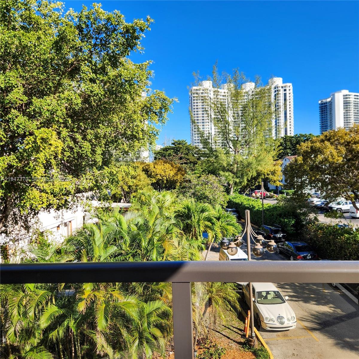 18151 NE 31st Ct #301 Aventura, FL 33160