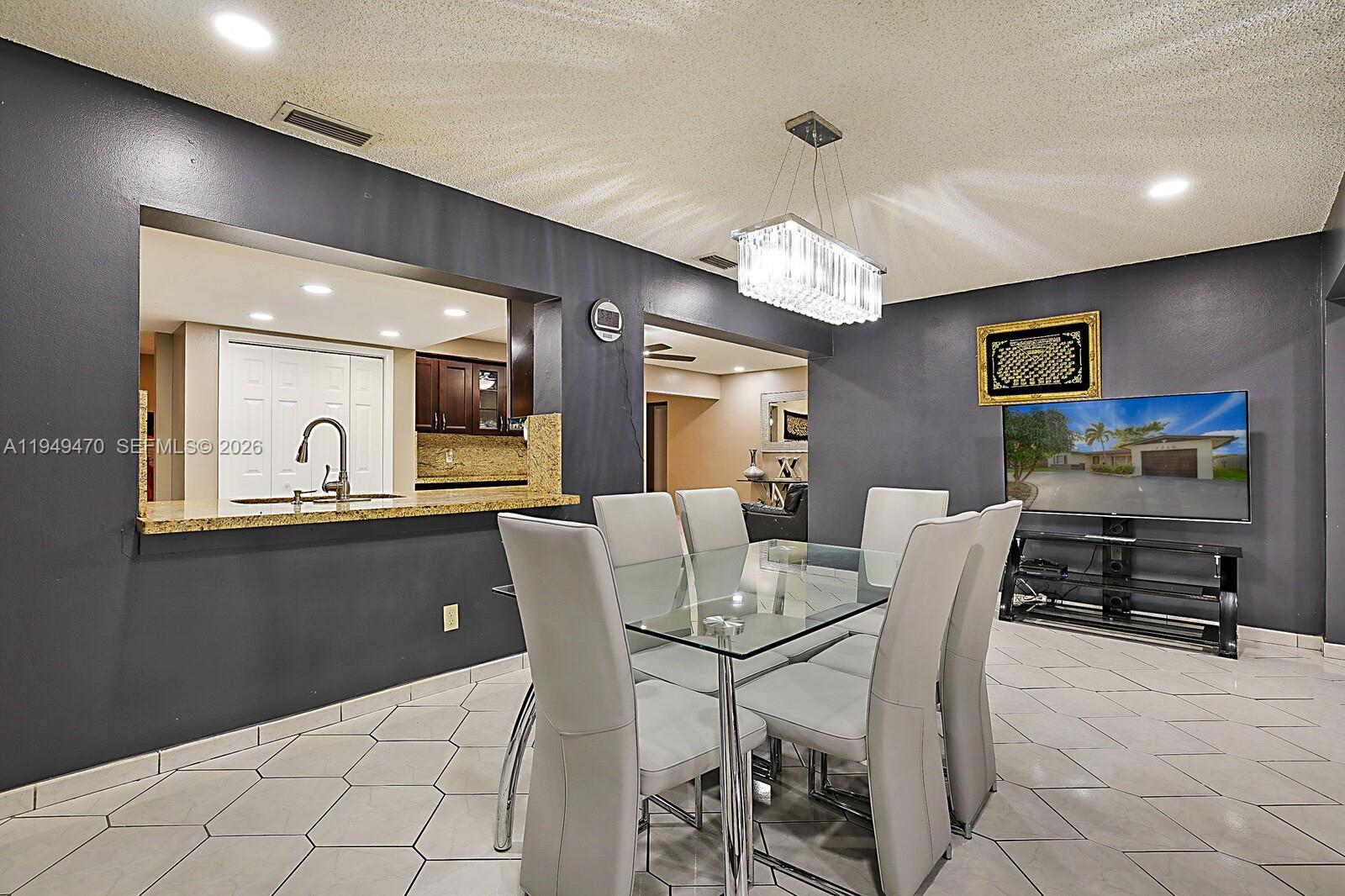 2210 NW 91st Ter Pembroke Pines, FL 33024