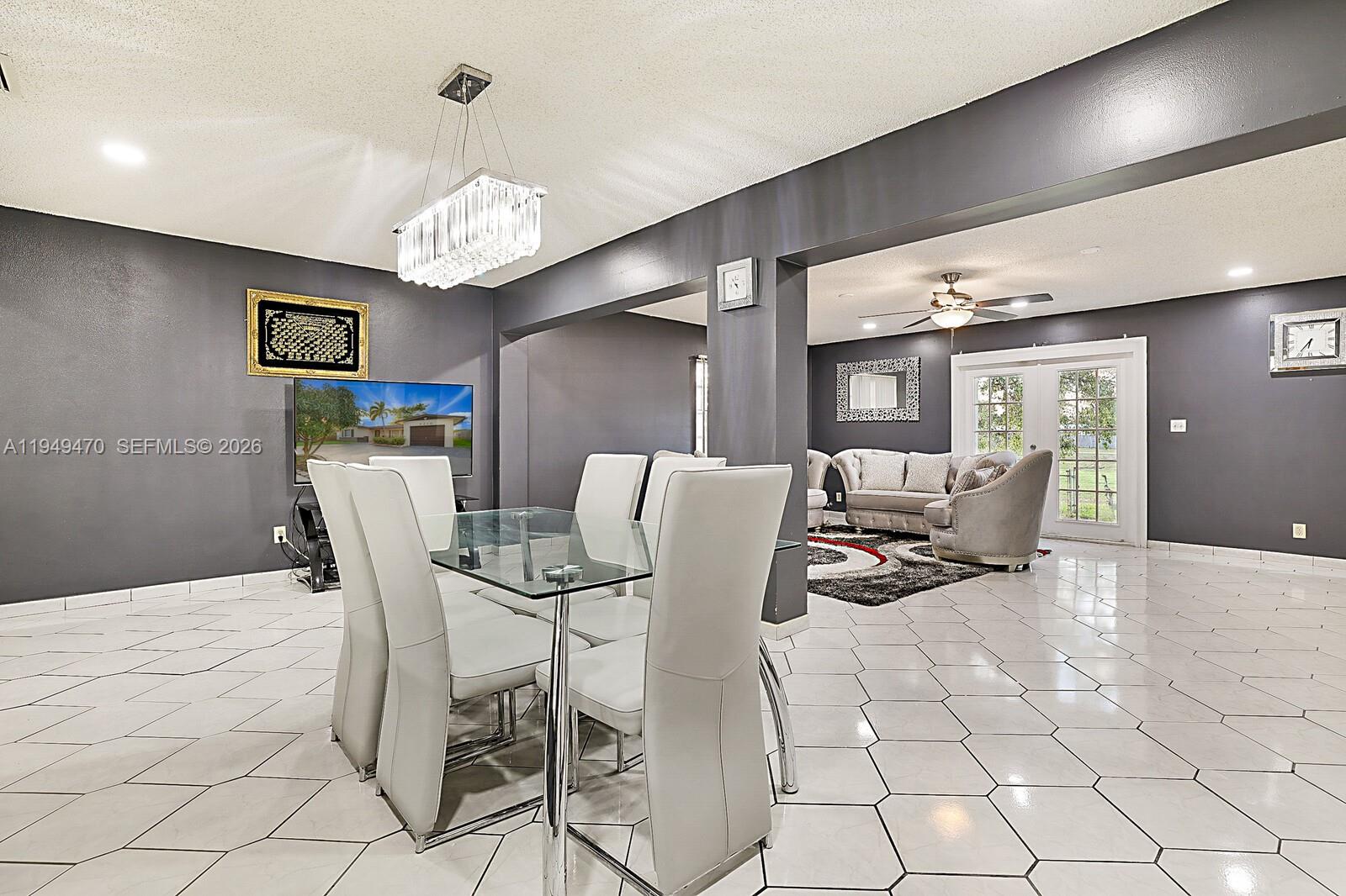 2210 NW 91st Ter Pembroke Pines, FL 33024