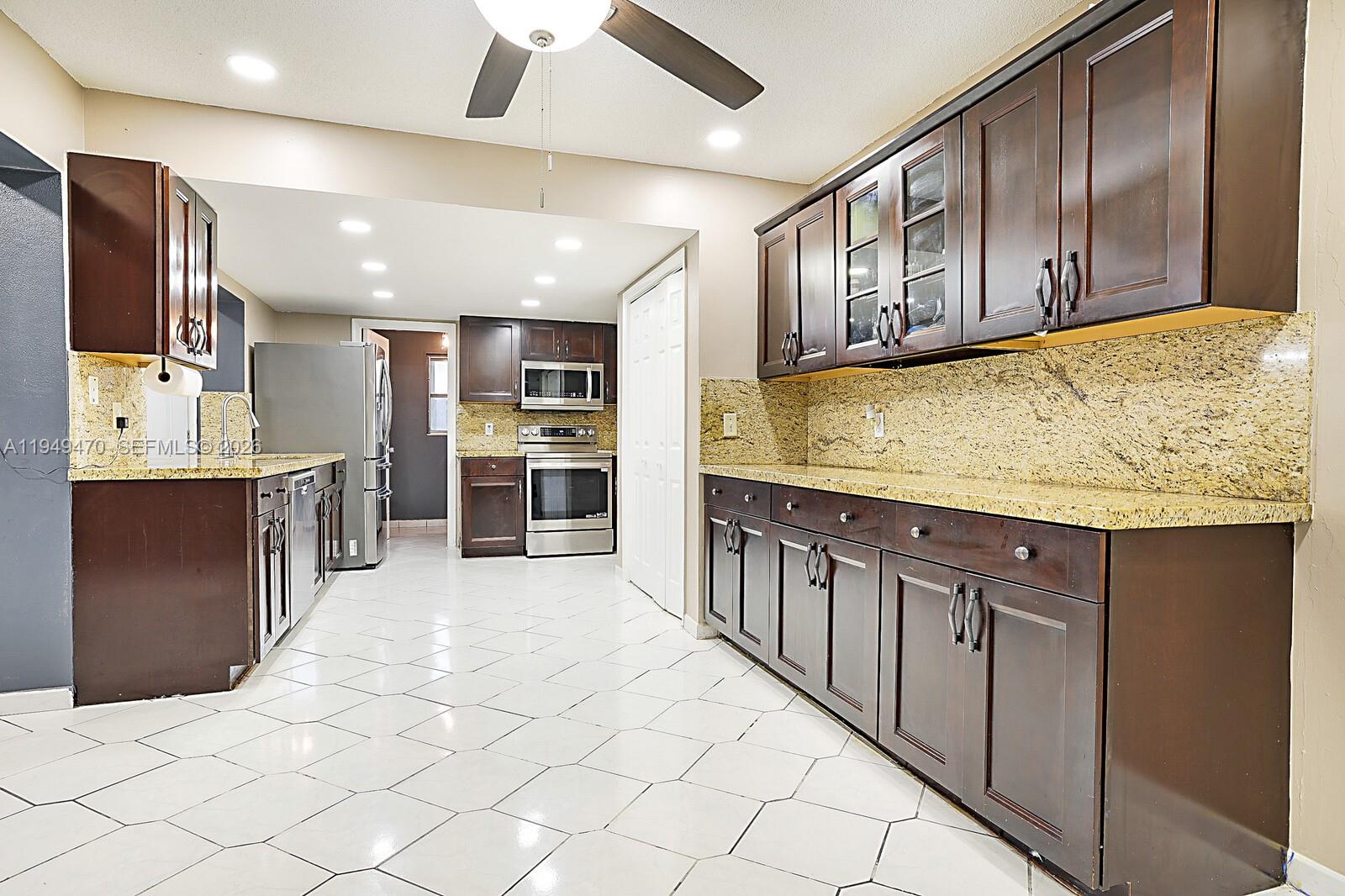 2210 NW 91st Ter Pembroke Pines, FL 33024