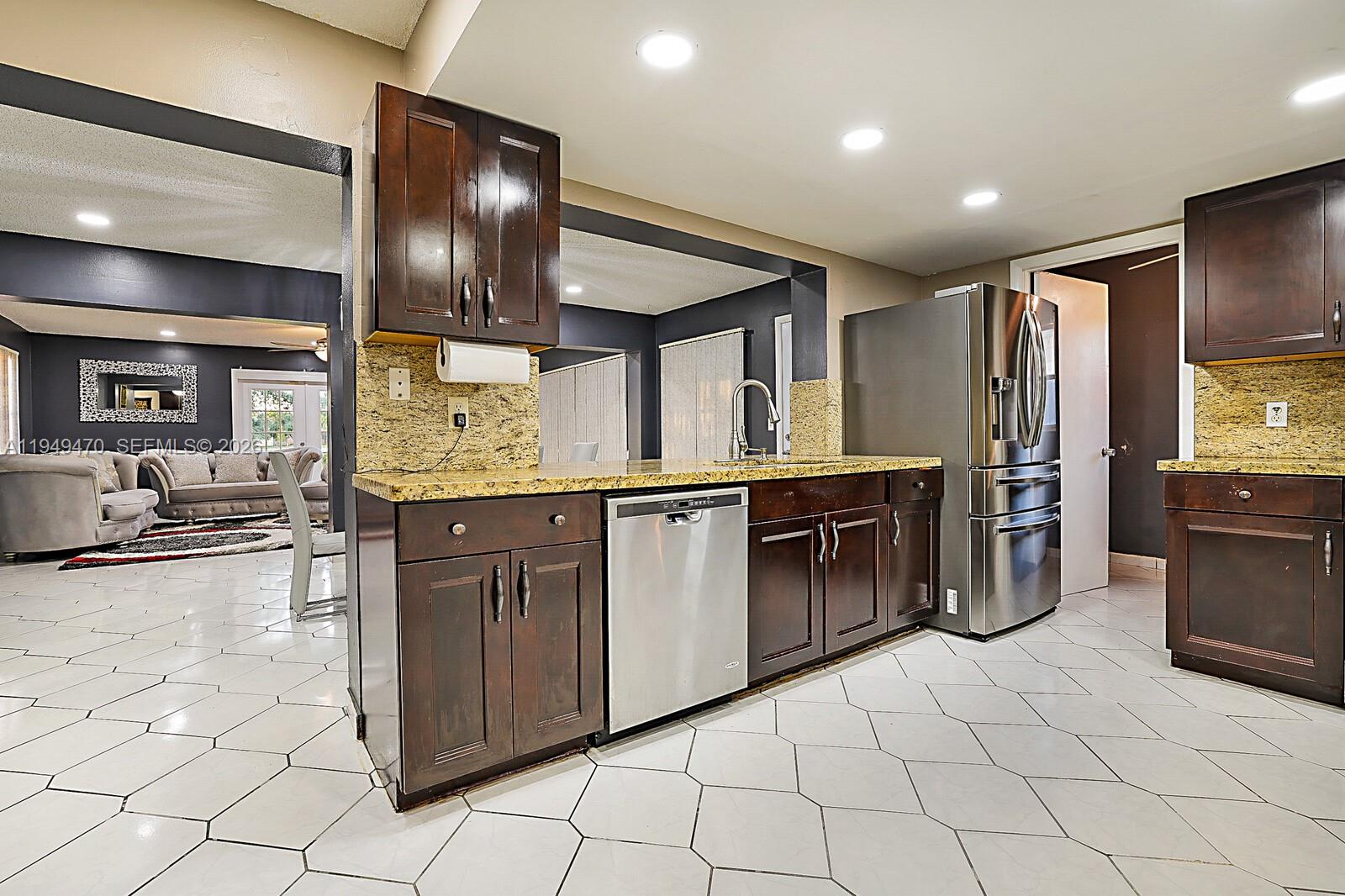 2210 NW 91st Ter Pembroke Pines, FL 33024