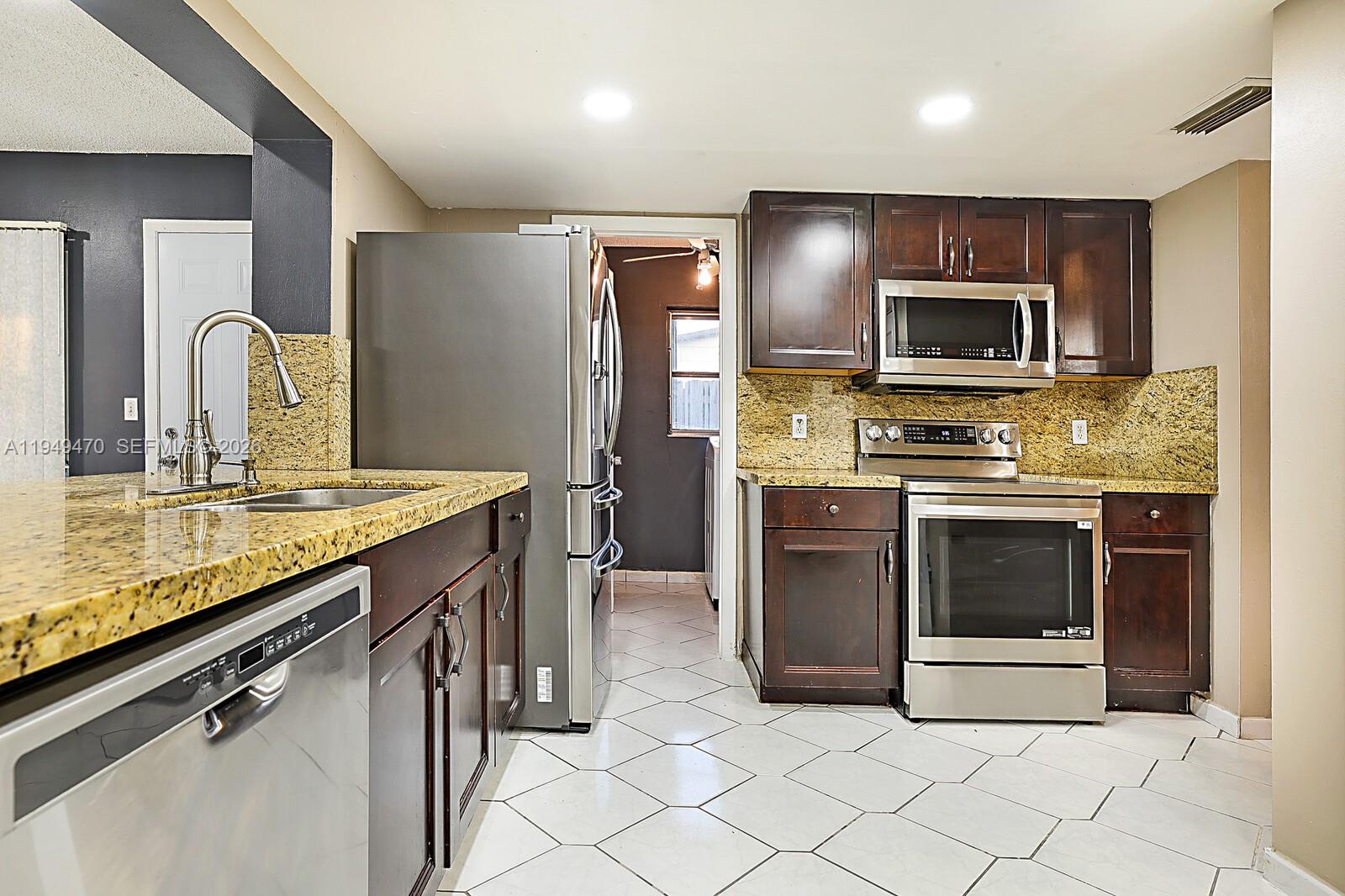 2210 NW 91st Ter Pembroke Pines, FL 33024