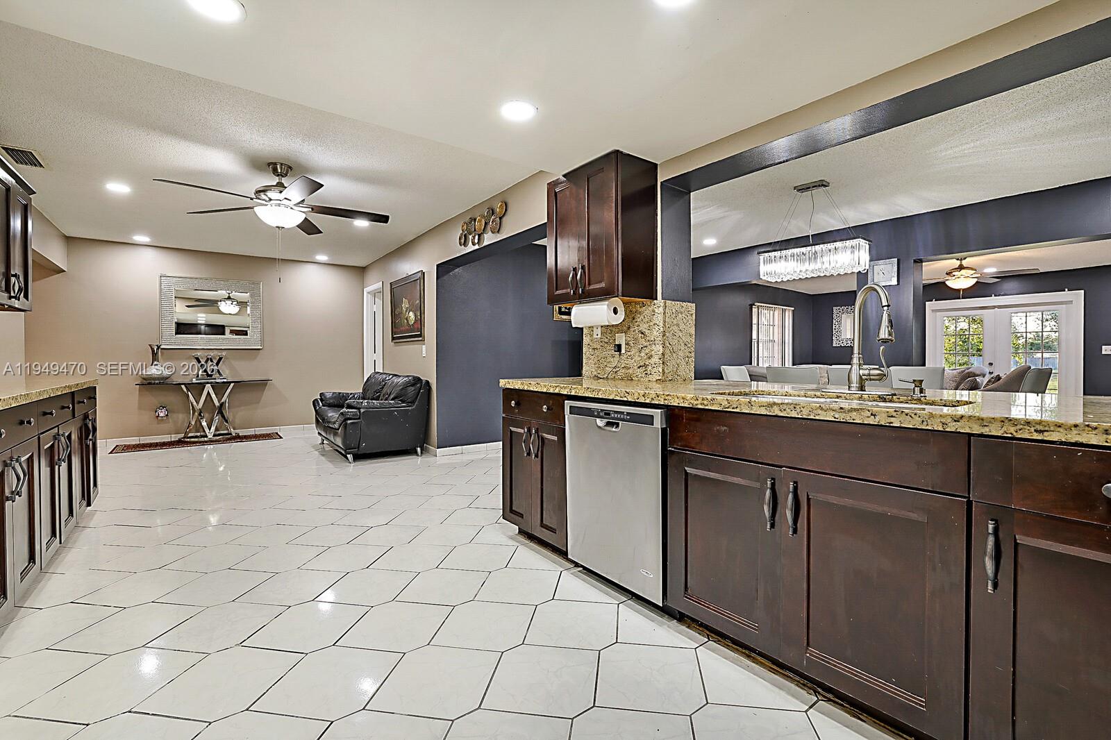 2210 NW 91st Ter Pembroke Pines, FL 33024