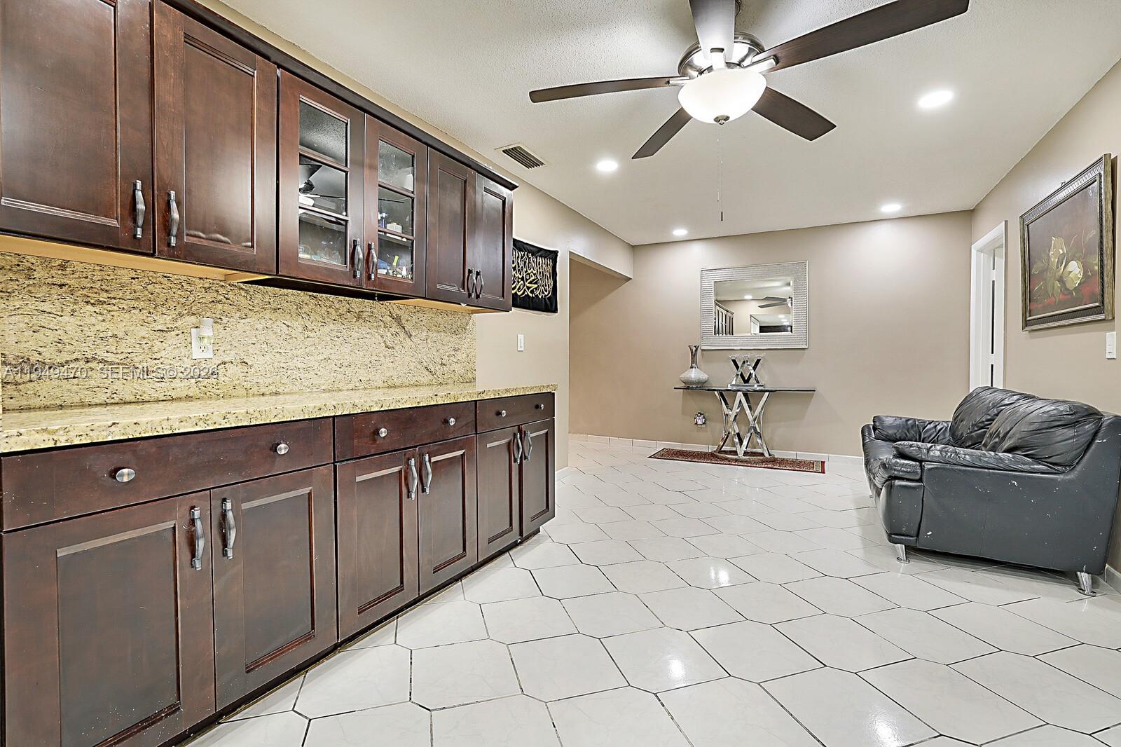 2210 NW 91st Ter Pembroke Pines, FL 33024