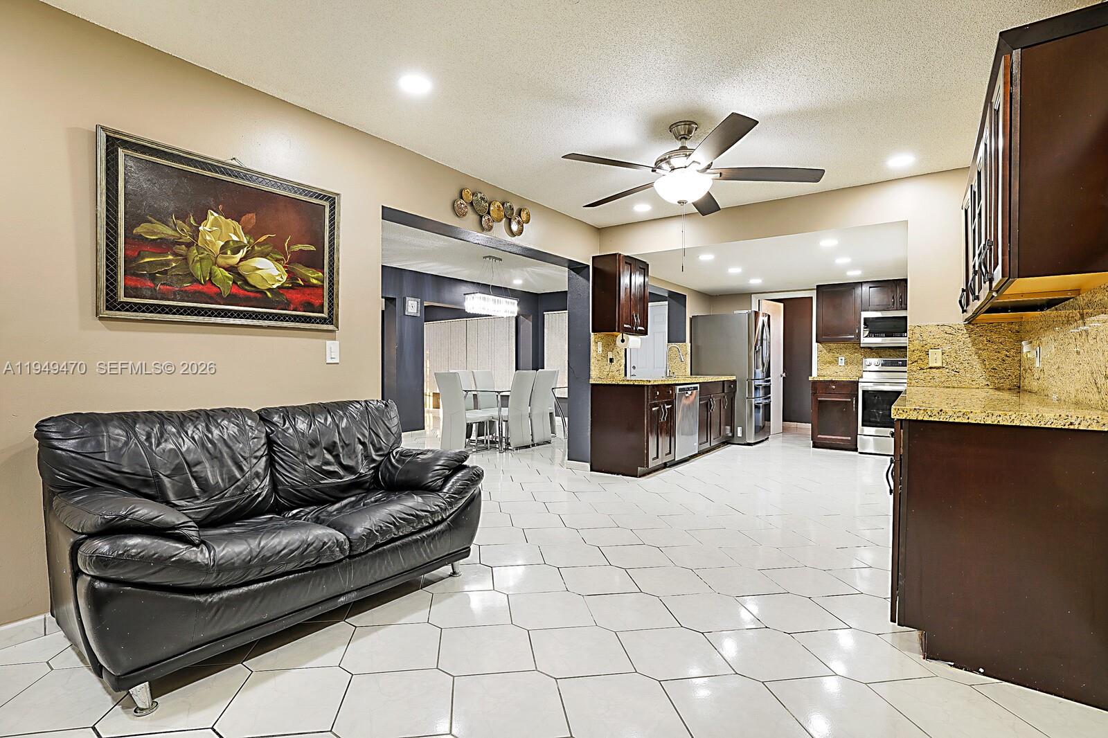 2210 NW 91st Ter Pembroke Pines, FL 33024