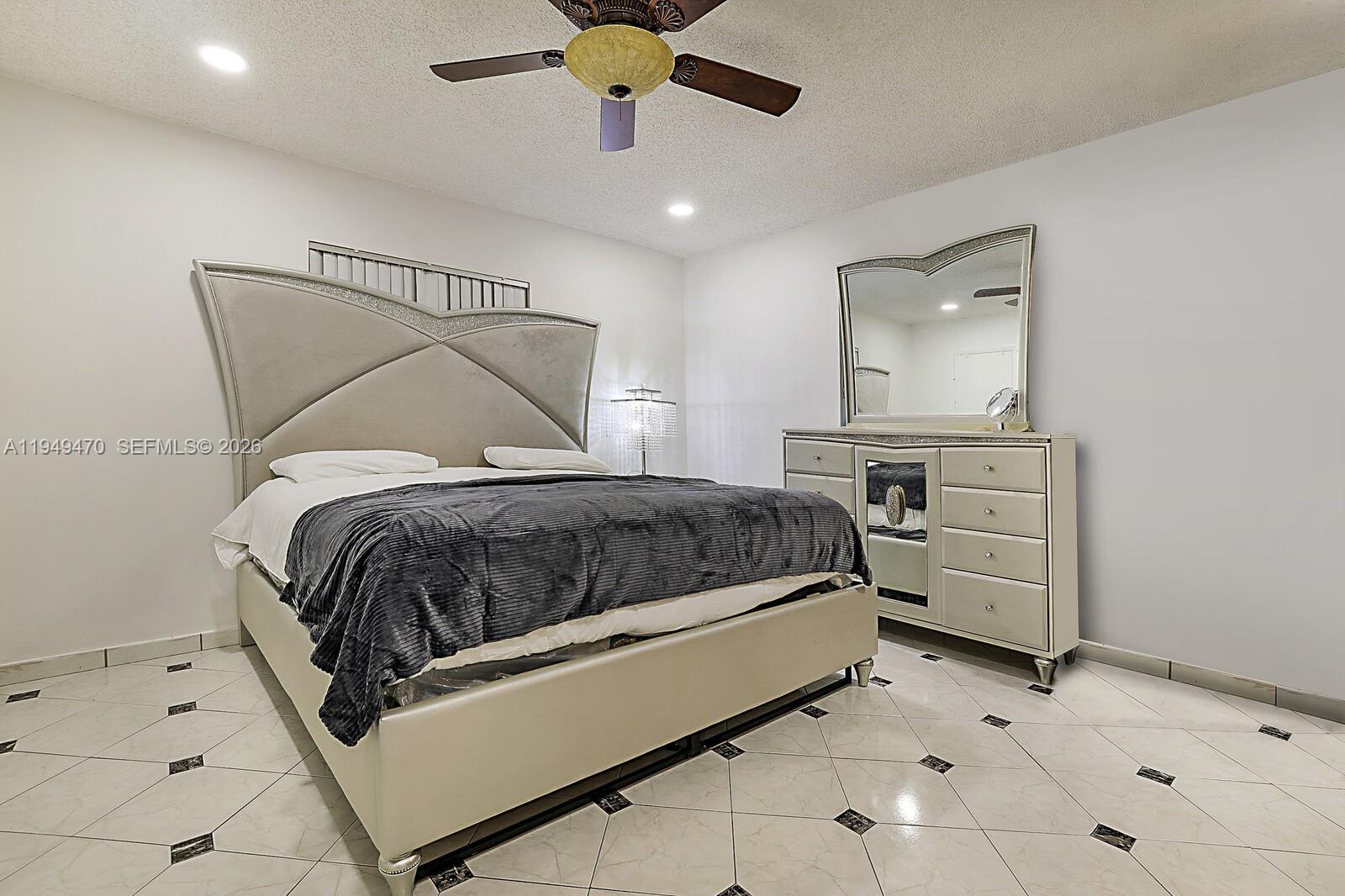 2210 NW 91st Ter Pembroke Pines, FL 33024