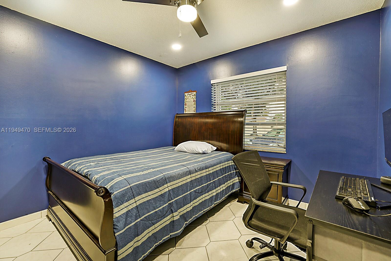 2210 NW 91st Ter Pembroke Pines, FL 33024