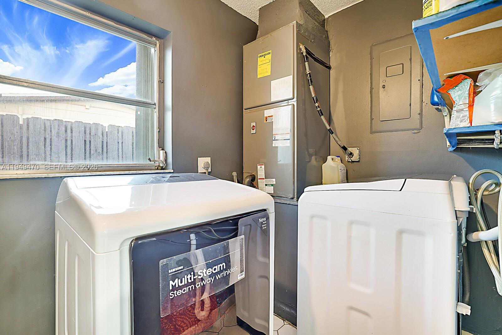 2210 NW 91st Ter Pembroke Pines, FL 33024