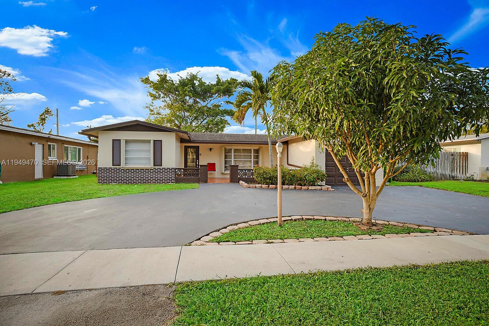 2210 NW 91st Ter Pembroke Pines, FL 33024