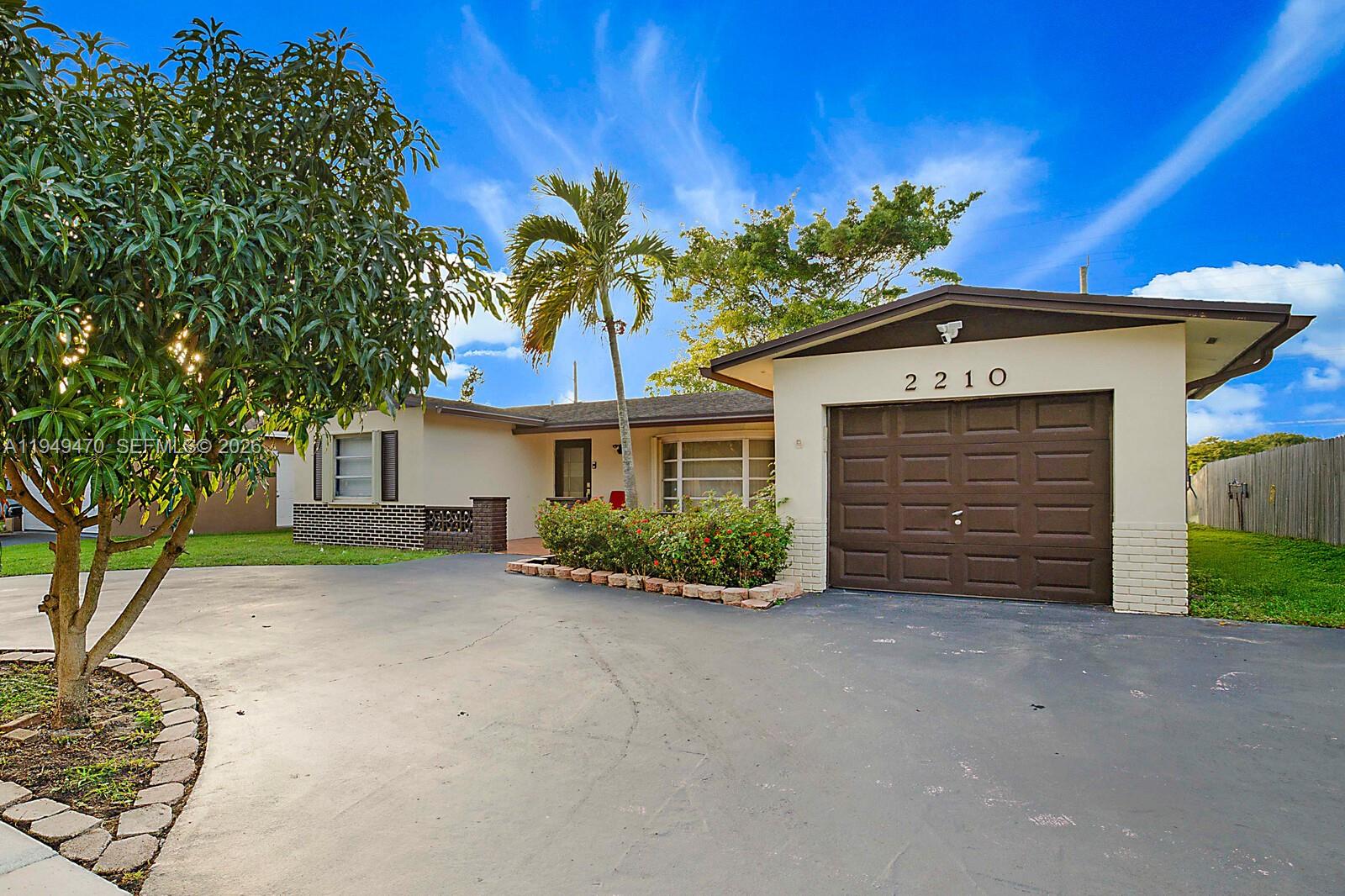 2210 NW 91st Ter Pembroke Pines, FL 33024