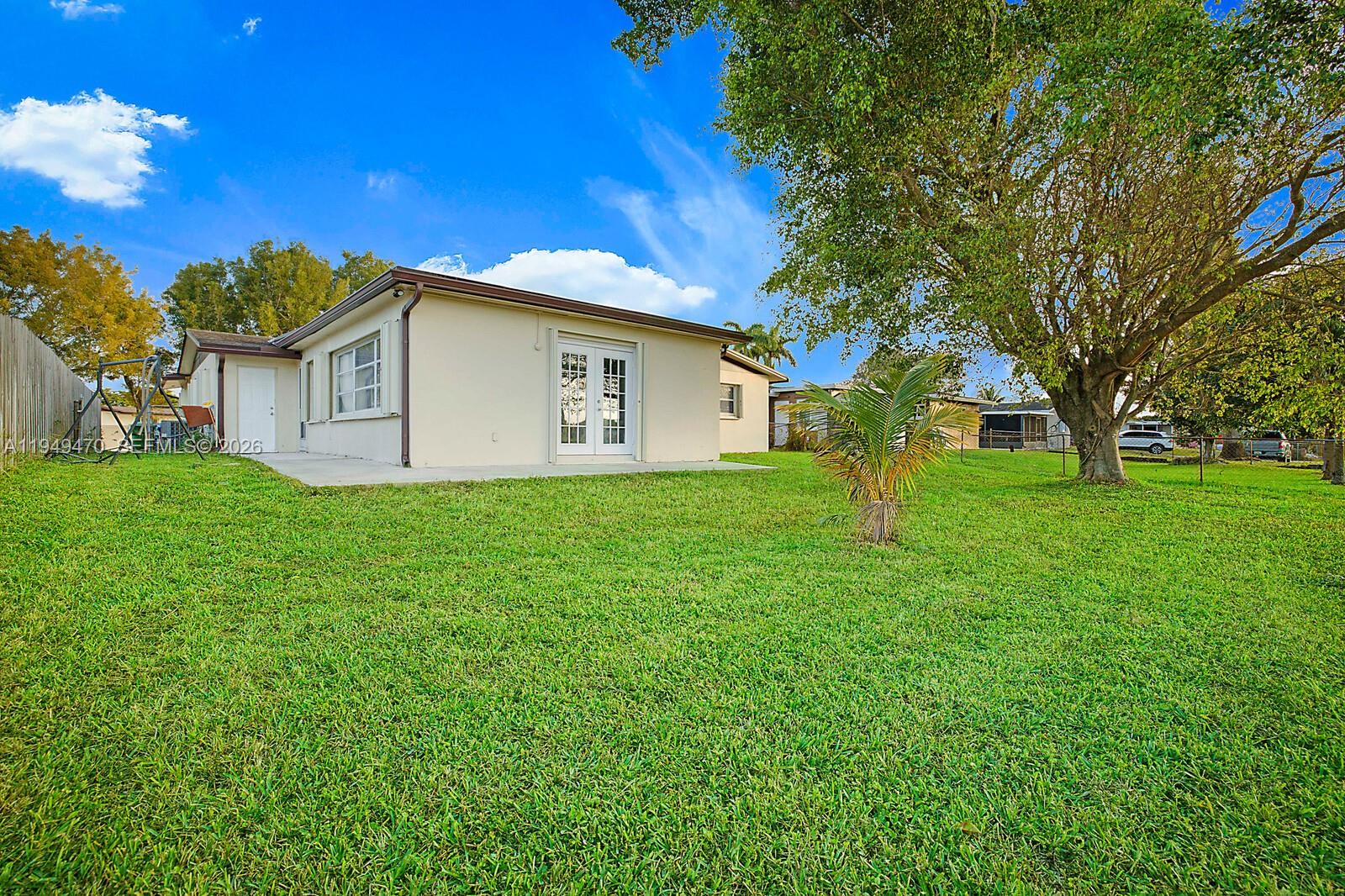 2210 NW 91st Ter Pembroke Pines, FL 33024