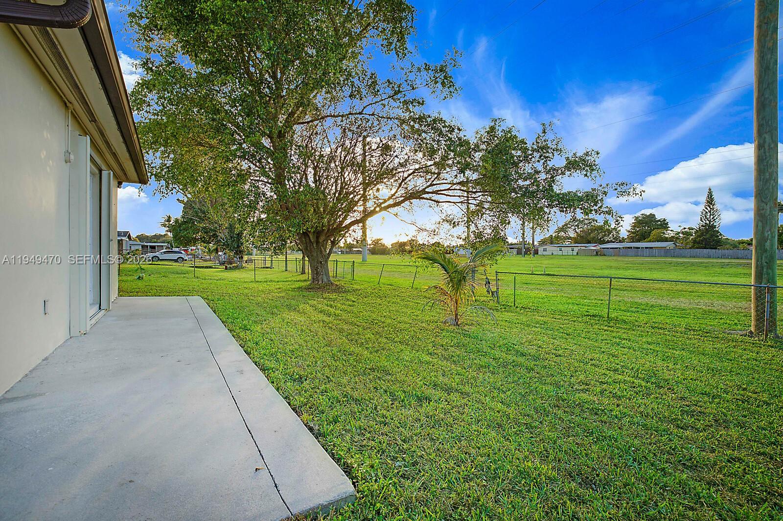 2210 NW 91st Ter Pembroke Pines, FL 33024