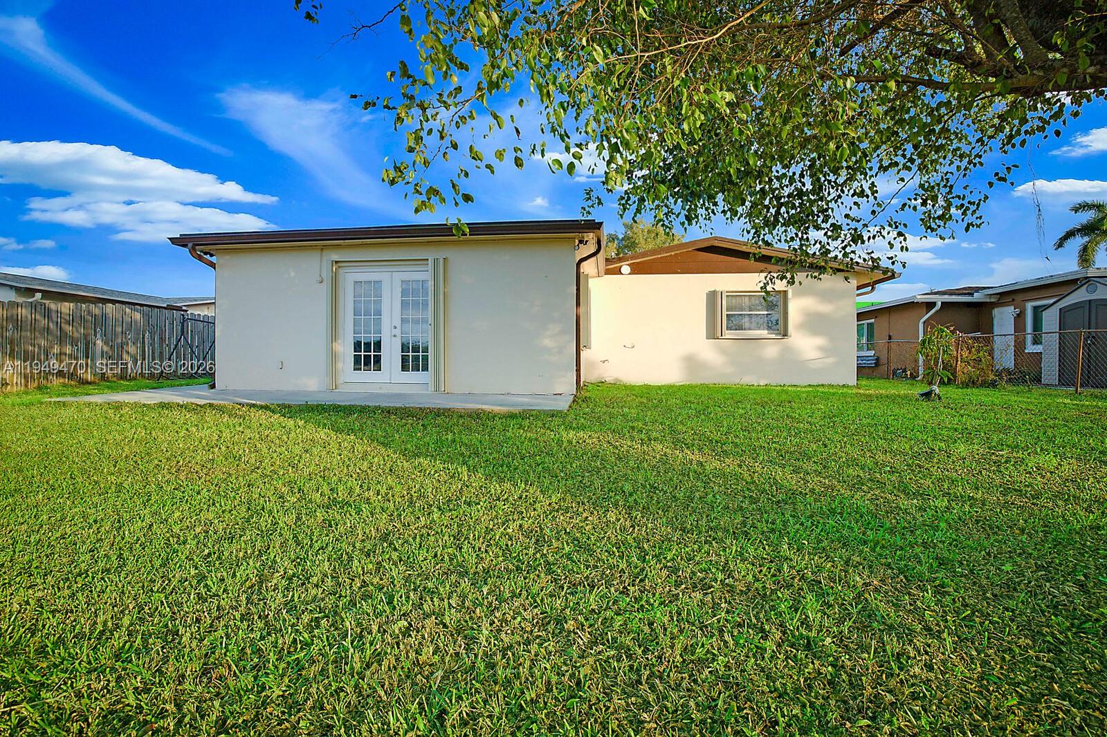 2210 NW 91st Ter Pembroke Pines, FL 33024