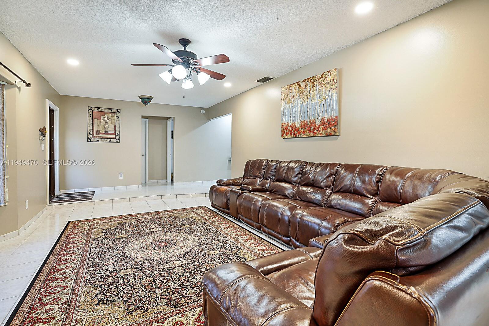 2210 NW 91st Ter Pembroke Pines, FL 33024