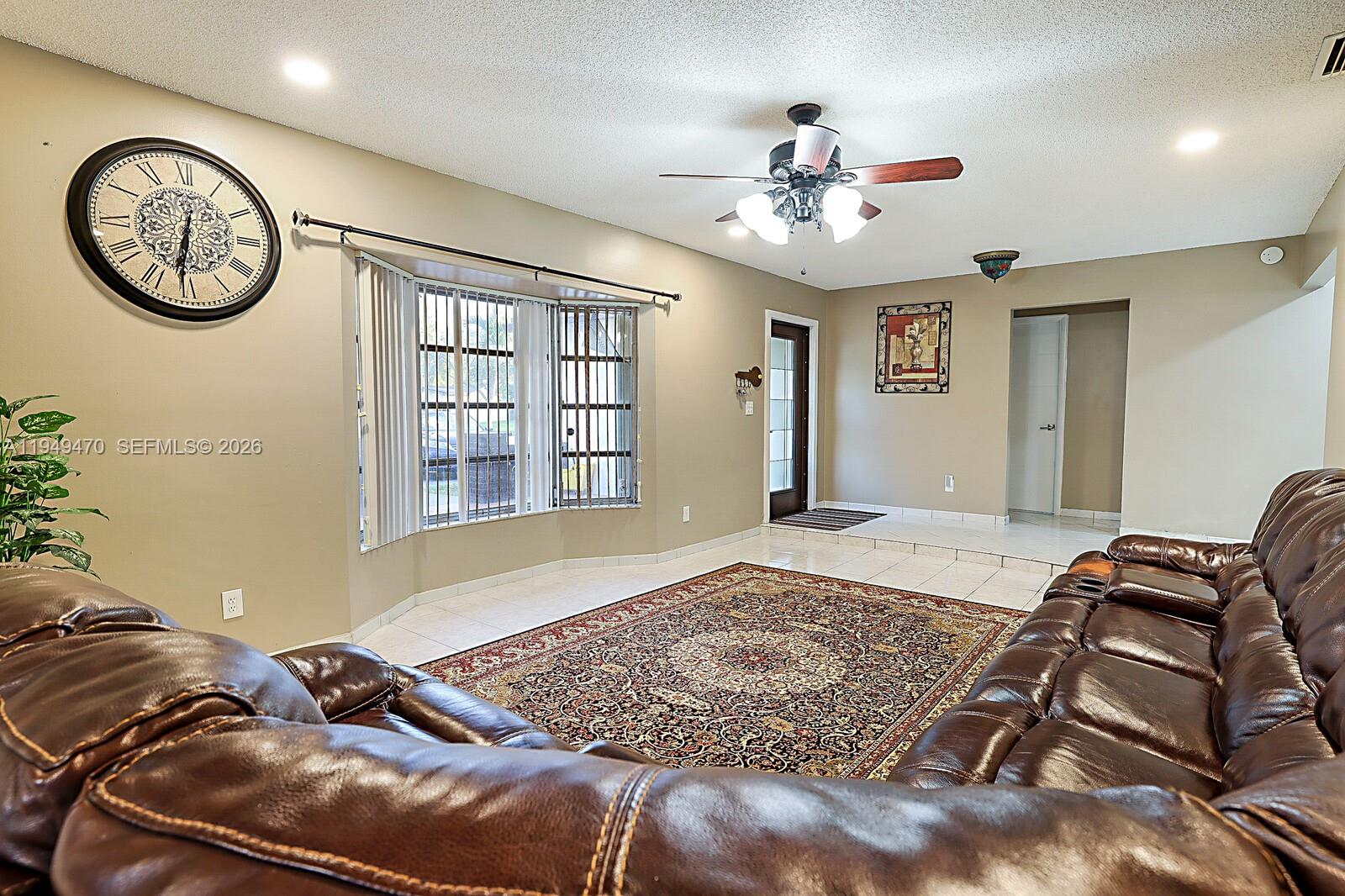 2210 NW 91st Ter Pembroke Pines, FL 33024