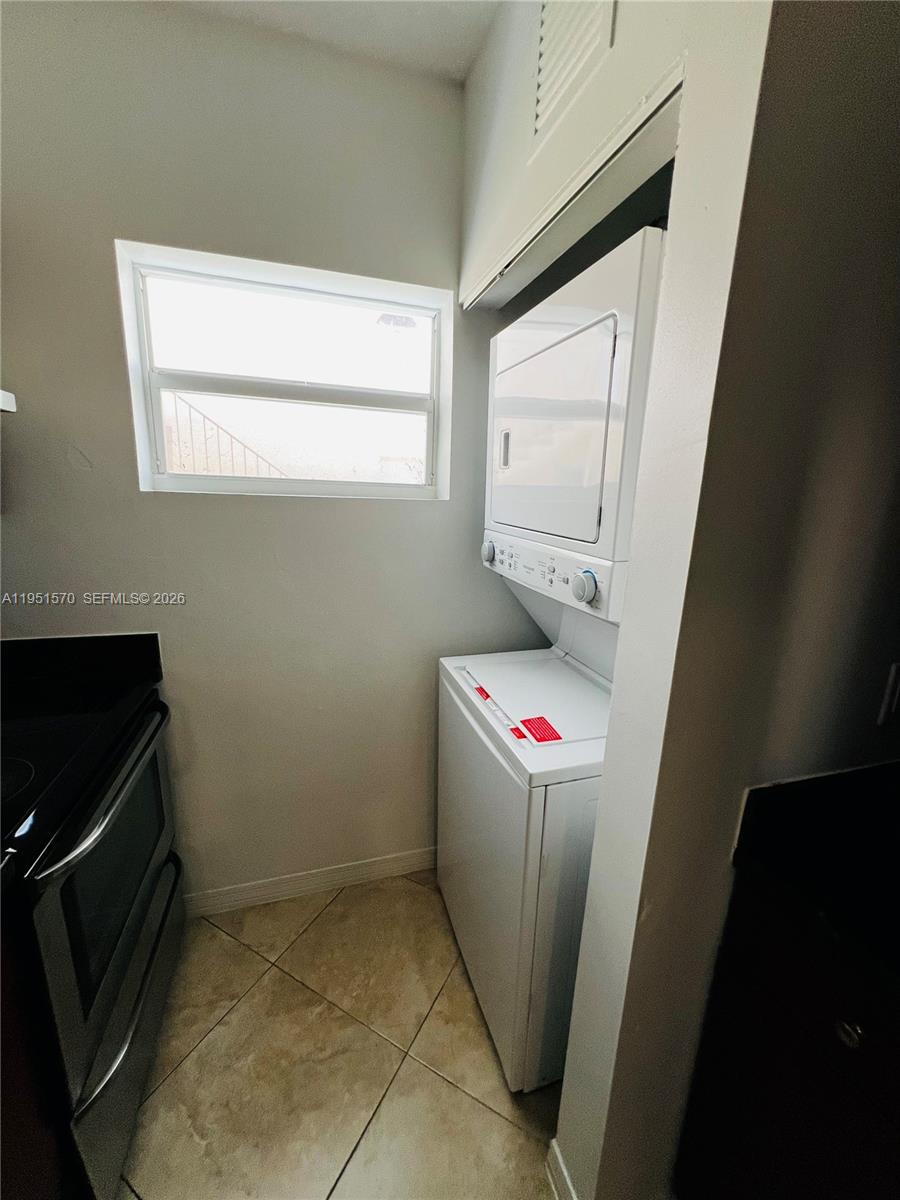 946 Bay Dr #2 Miami Beach, FL 33141