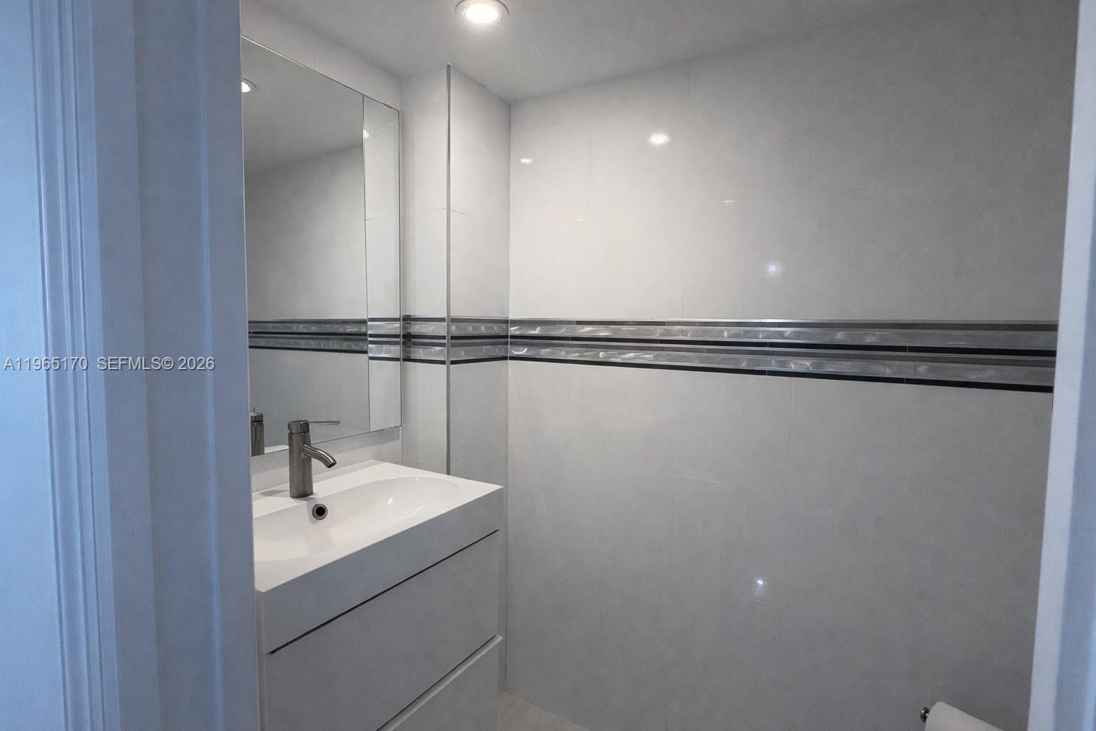 6917 Collins Ave #820 Miami Beach, FL 33141