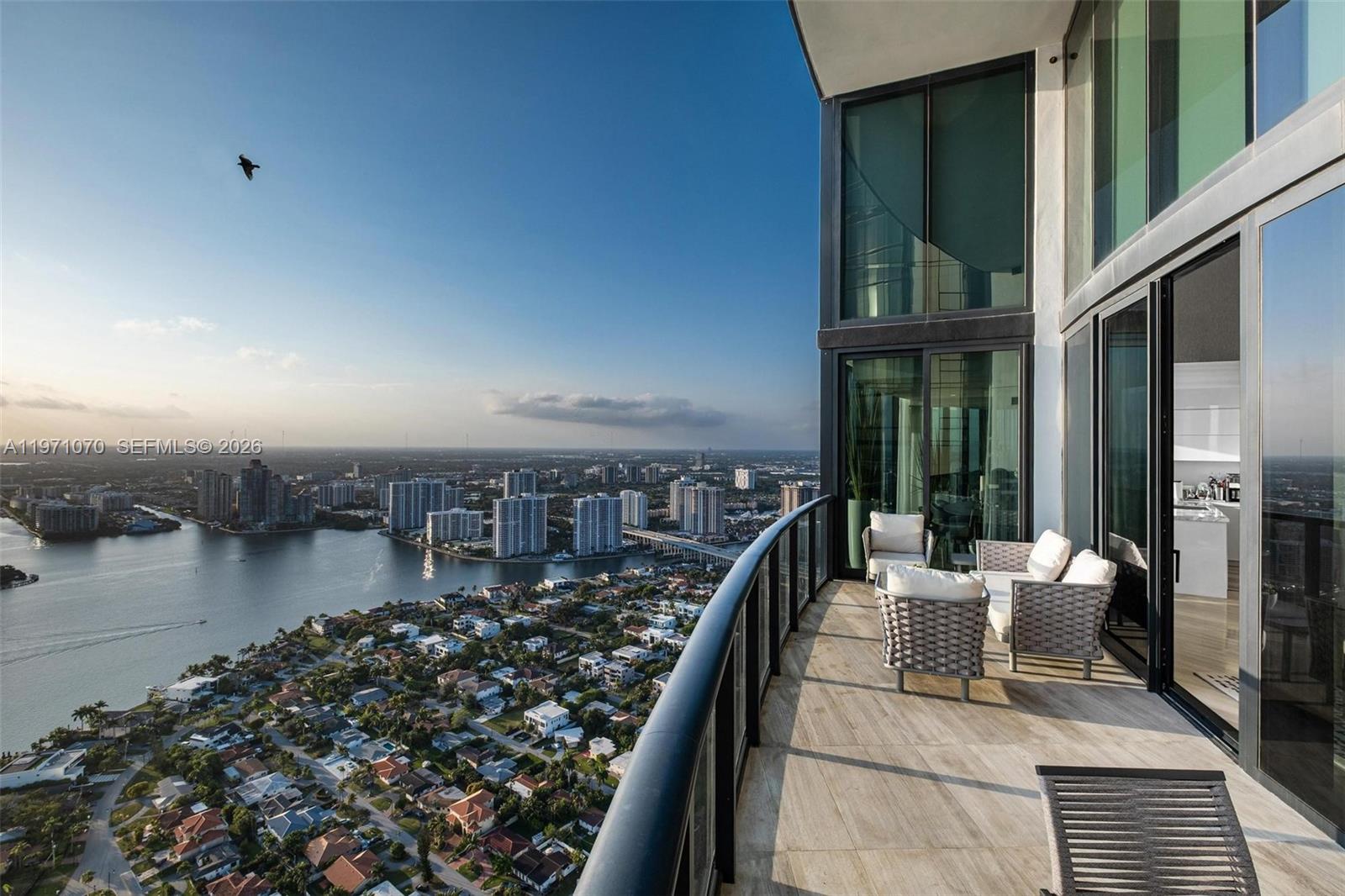 image Porsche Design Tower25