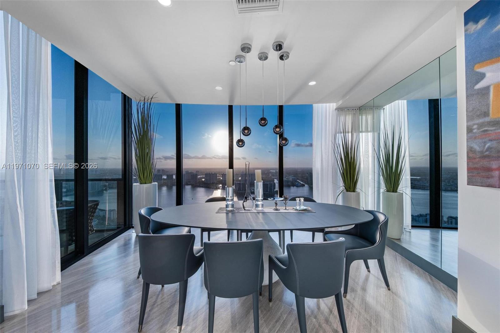 image Porsche Design Tower8