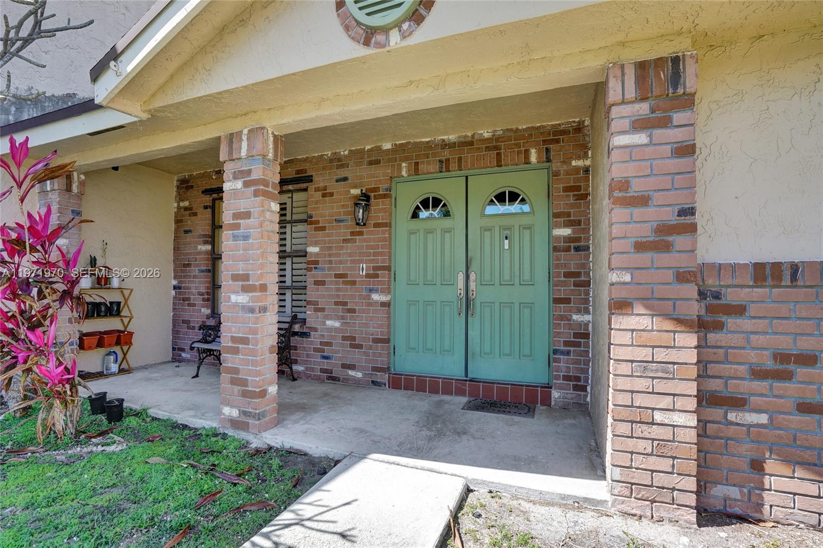 14681 Poplar Hl Ct Davie, FL 33325