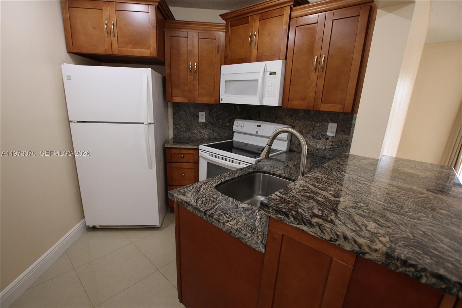 690 W Park Dr #2-204 Miami, FL 33172