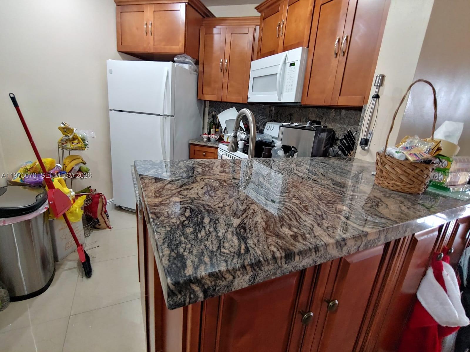 690 W Park Dr #2-204 Miami, FL 33172