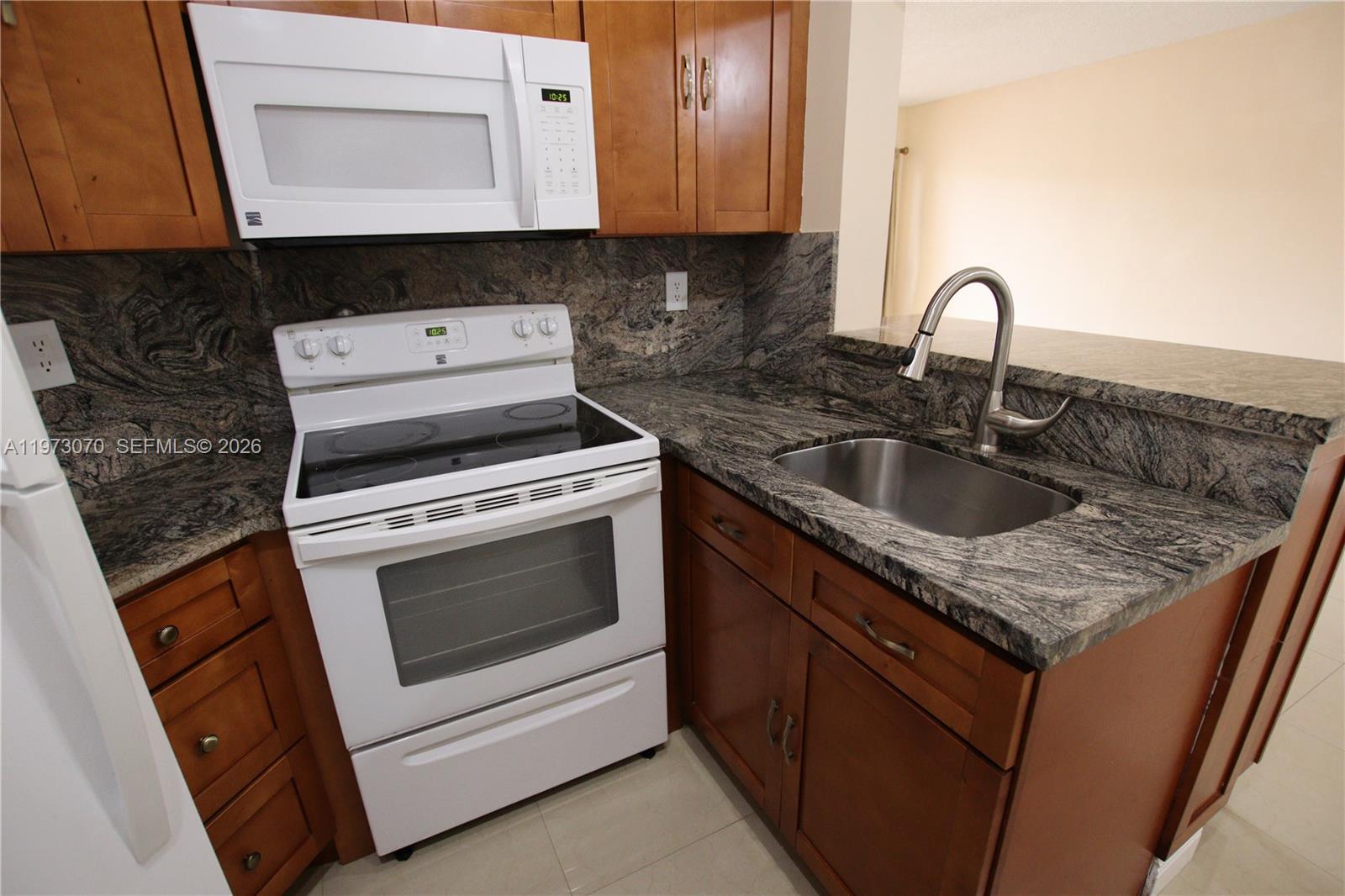 690 W Park Dr #2-204 Miami, FL 33172