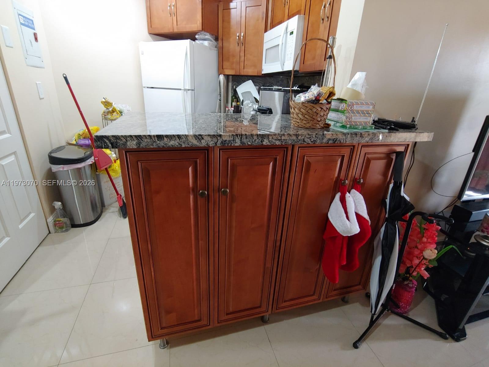 690 W Park Dr #2-204 Miami, FL 33172