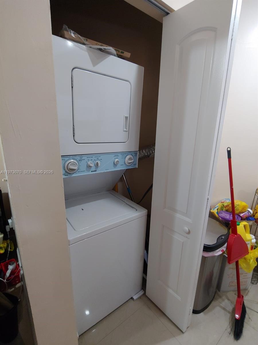 690 W Park Dr #2-204 Miami, FL 33172