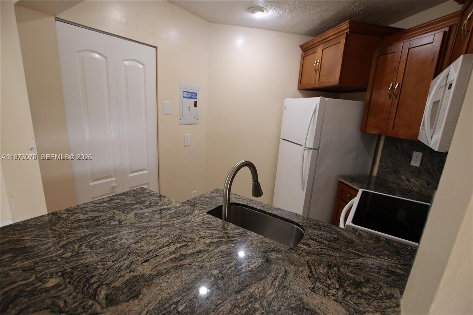 690 W Park Dr #2-204 Miami, FL 33172