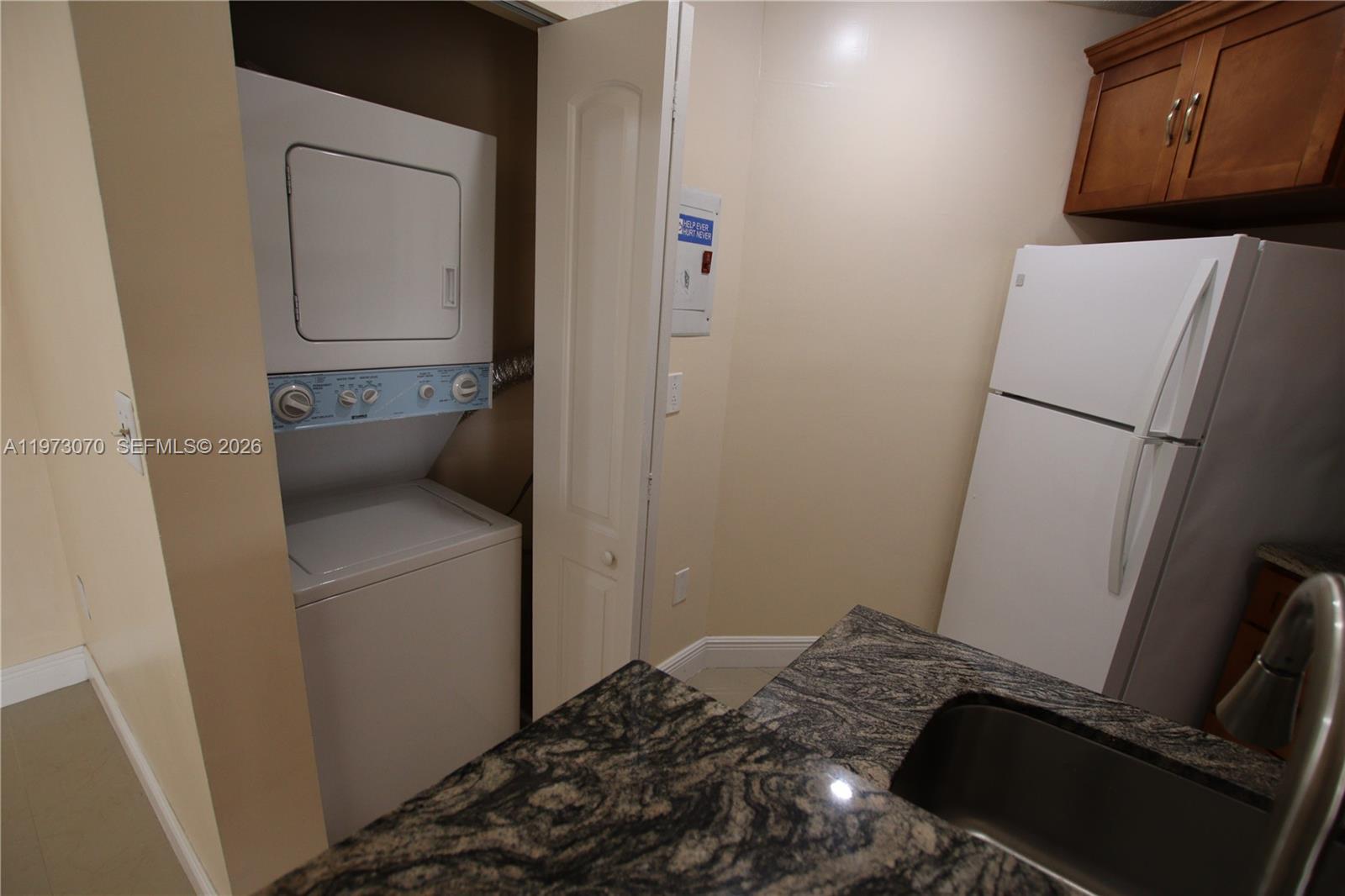 690 W Park Dr #2-204 Miami, FL 33172