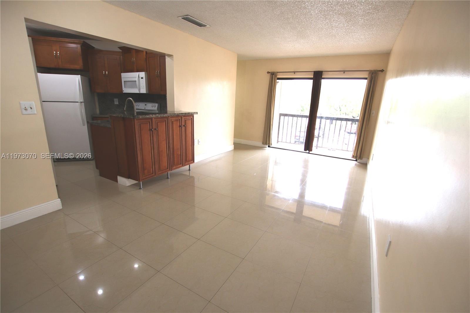 690 W Park Dr #2-204 Miami, FL 33172