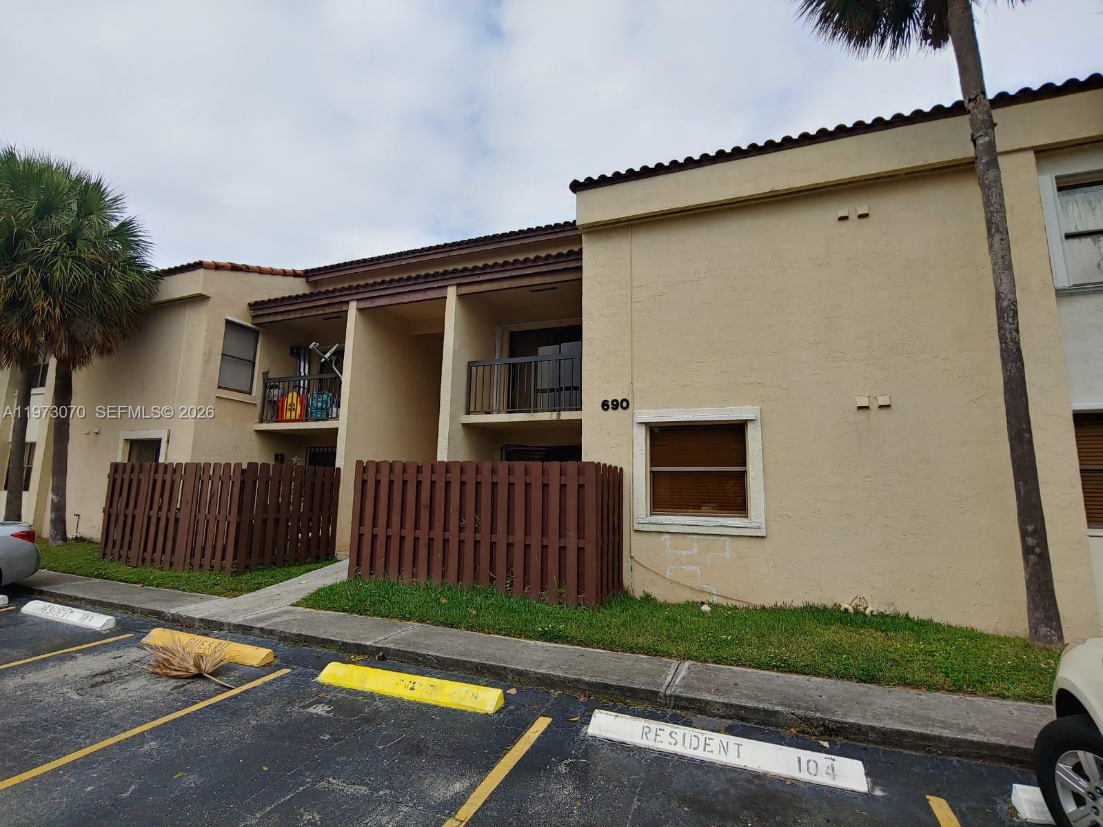 690 W Park Dr #2-204 Miami, FL 33172